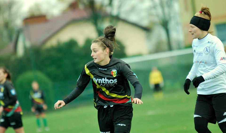 Klaudia Korab (druga z prawej) zdobyła jedną z bramek dla Sokoła (fot. sokolkd.linux.pl)