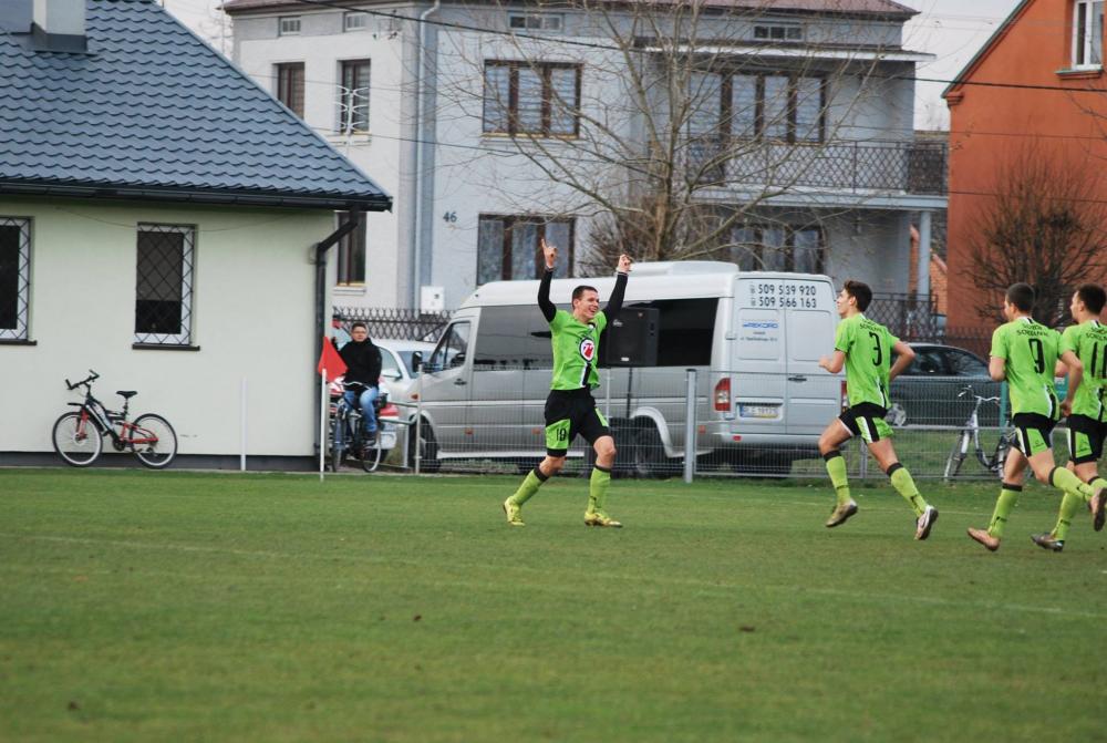 Bohaterem Sokoła został Marcin Chmiel - ręce w górze. (fot. facebook.com/sokolsokolniki/)
