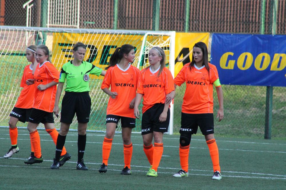 Piłkarki DAP-u Dębica wróciły z Nowego Sącza z punktem (fot. DAP Girls Dębica)