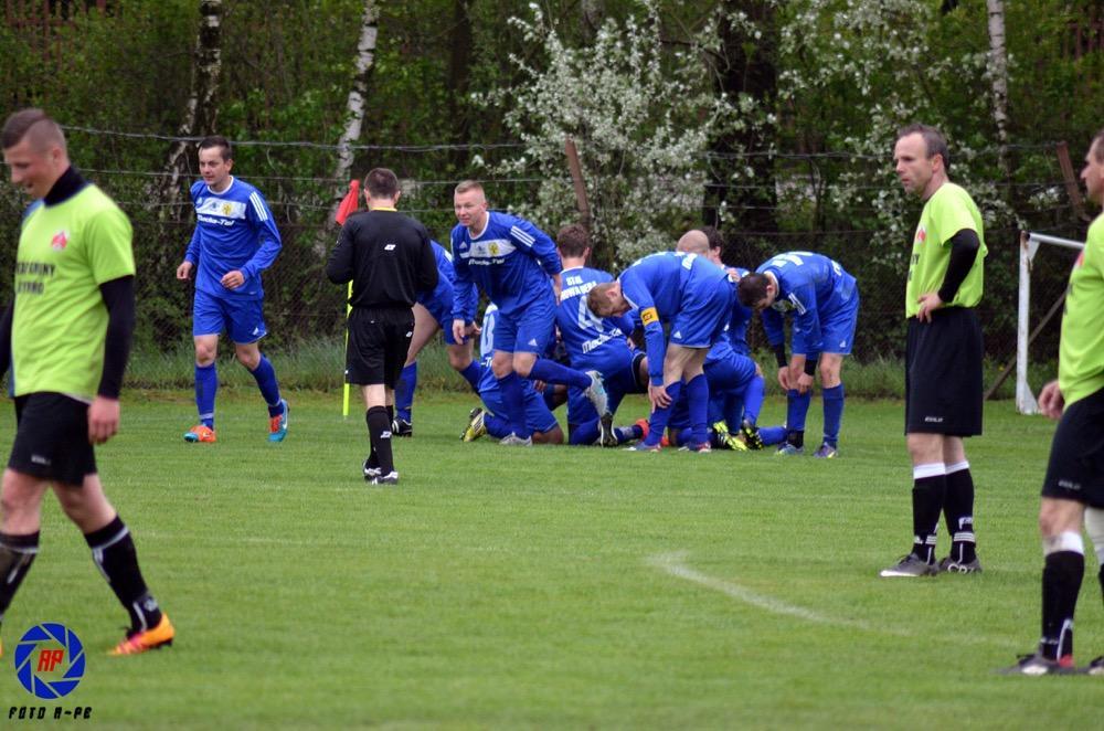 Stalowcy (na niebiesko) jesienią rzadko cieszyli się ze zwycięstw (fot. Adrianna Popkiewicz)
