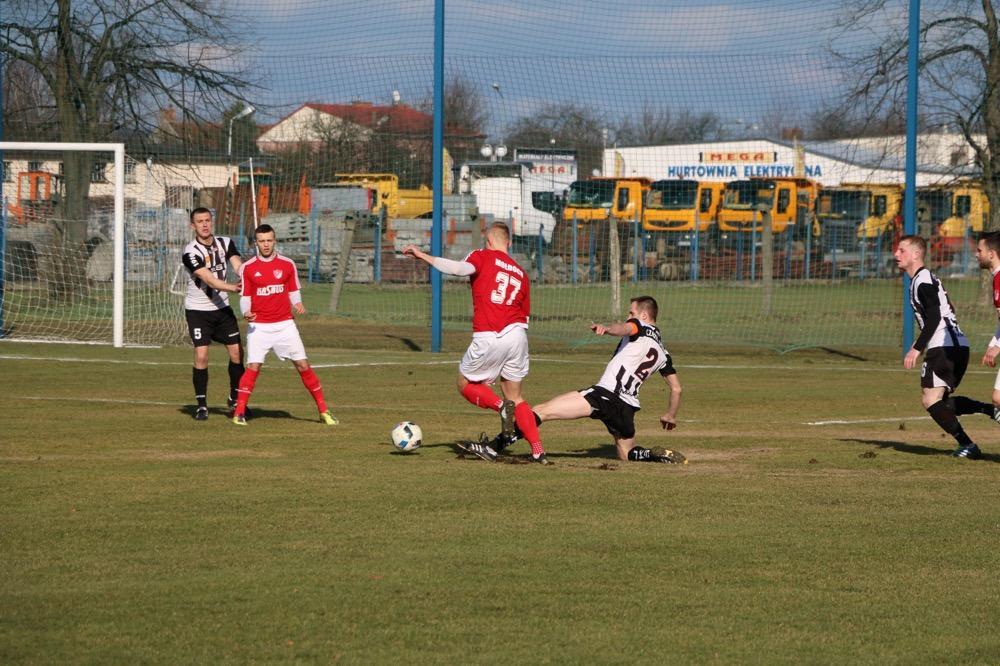 Kacper Rop (drugi z lewej) zaliczył asystę i gola (fot. Natalia Styś)