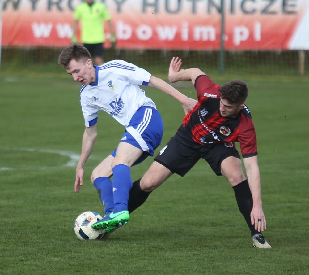 Stal Gorzyce (na biało) nadal jest w strefie spadkowej (fot. Patryk Górecki)