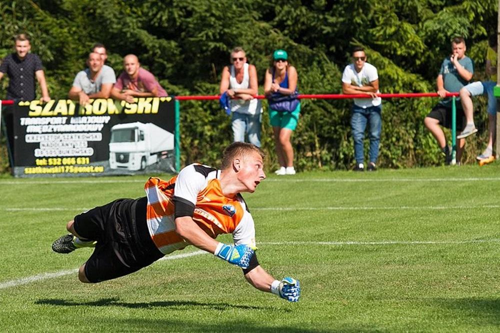 Bramkarz Sokoła, Matthew Korziewicz, miał niewiele pracy. (fot. Tomasz Sowa)