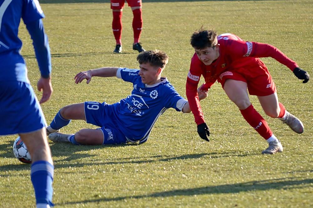 Dawid Skupiński (z prawej) strzelił swojego pierwszego gole w czwartej lidze (fot. Sokół KD)