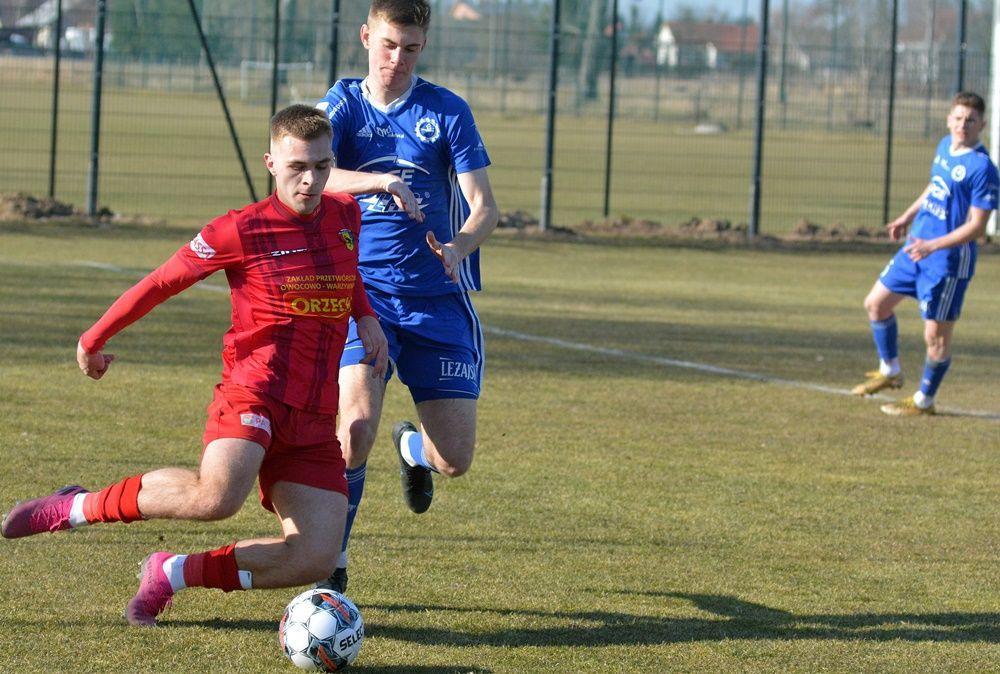 Kamil Miśko (ma czerwono) zdobył jedną z bramek dla Sokoła (fot. własne)
