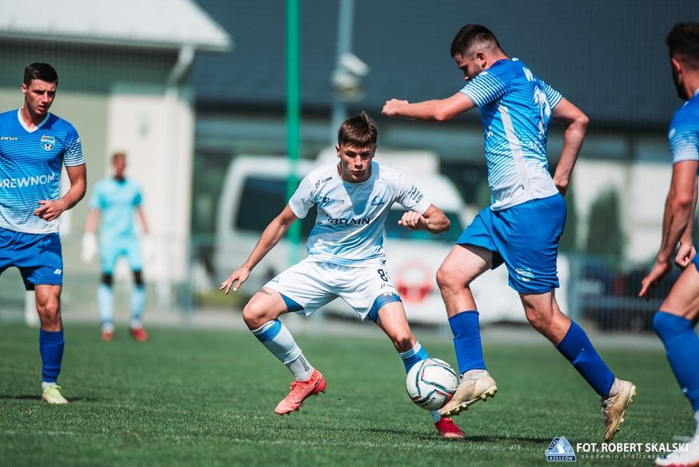 Wisłok (na niebiesko) zdobył trzy punkty (fot. Robert Skalski Fotografia)