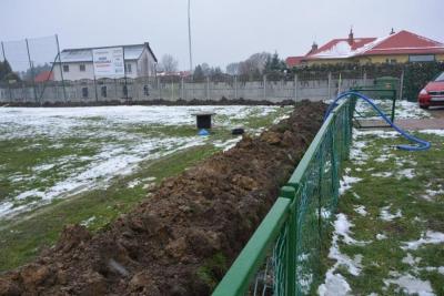 Prace na stadionie idą pełną parą (fot. facebook.com / Ludowy Klub Sportowy Głogovia Głogów)