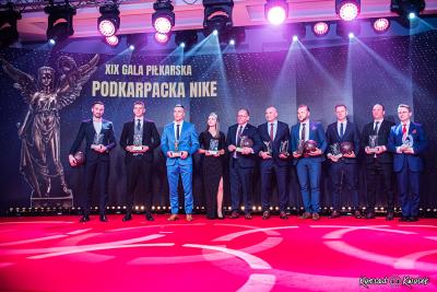 Na zdjęciu laureci XIX gali piłkarskiej Podkarpacka Nike. Kolejna gala już 9 lutego 2024 roku (fot. Konrad Kwolek)