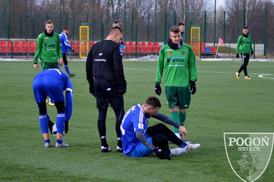 Stal Stalowa Wola (zielone stroje) rozegrała sparing z Pogonią Siedlce (fot. mkppogonsiedlce.pl)
