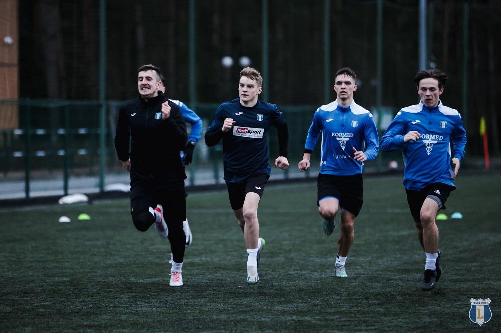 Beniaminek 4 ligi podkarpackiej musi poczekać na modernizację stadionu. Fot. https://www.facebook.com/pogonsokol 