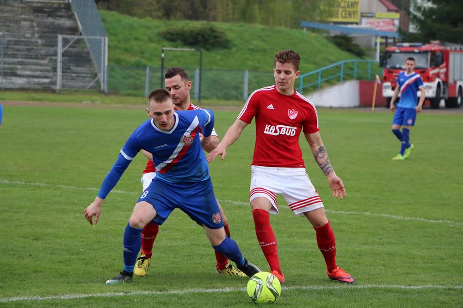 Radosław Adamski (na zdjęciu z lewej) tym razem nie zdobył gola dla Polonii Przemyśl (fot. Natalia Styś)