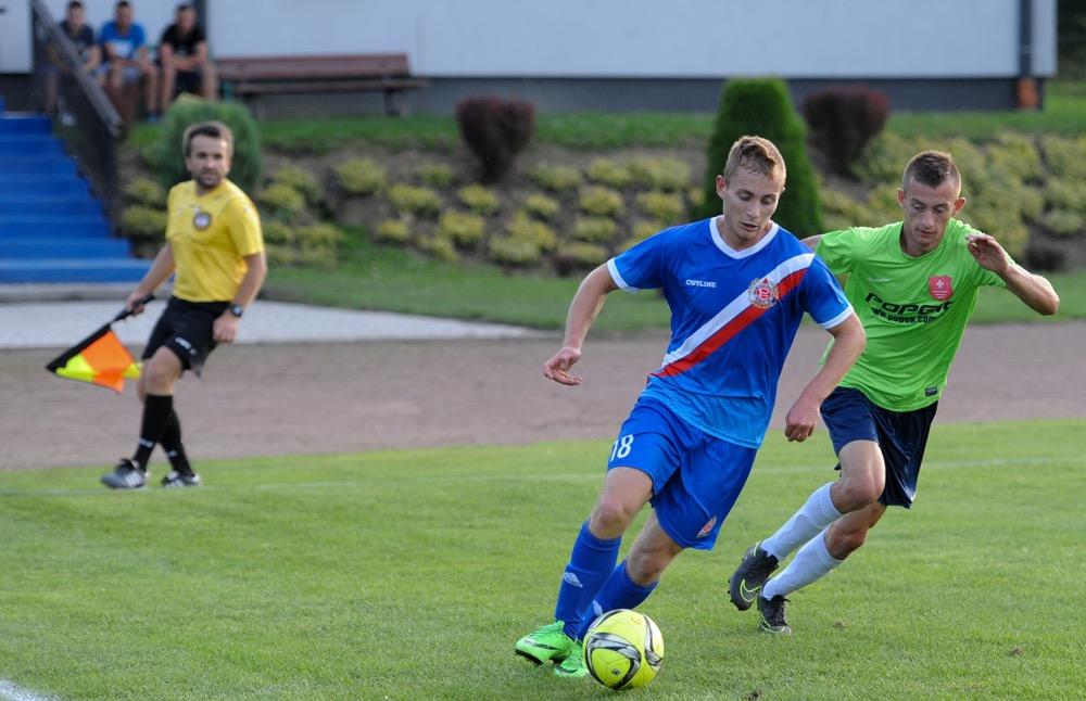 Polonia Przemyśl (niebieskie stroje) rozegra dziś sparing z Tomasovią Tomaszów Lubelski (fot. archiwum)