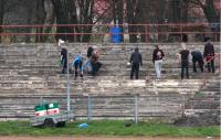 Mecz Polonii Przemyśl z Wisłą Kraków zagrożony. Kibice remontują stadion