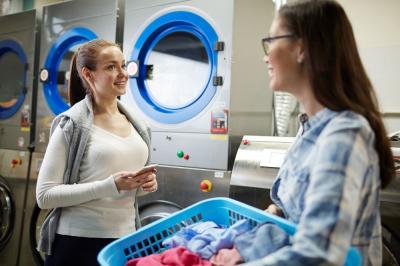 Jak założyć pralnię samoobsługową w Polsce? Poradnik dla przedsiębiorcy