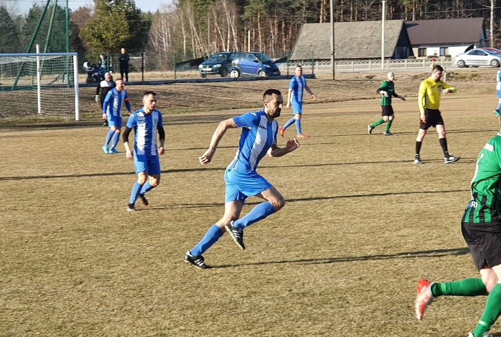 Stanisław Pruś (na pierwszym planie) został nowym trenerem Kolbuszowianki (fot. KS Raniżovia Raniżów)