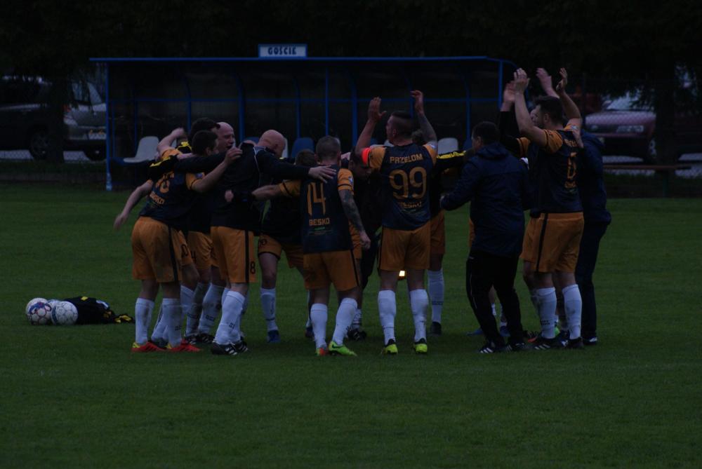 Przełom Besko wygrał z Piastem Tuczempy, choć przegrywał 0-2. (fot. Przełom Besko)