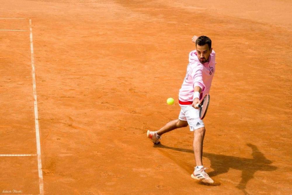 Na zdjęciu Radosław Gerlach, kandydad do Rady Miasta Rzeszowa i założyciel Polskiej Ligi Tenisa, największej amatorskiej organizacji tenisowej w kraju.