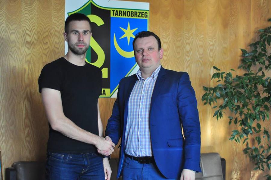 Radosław Sylwestrzak z prezesem Siarki Dariuszem Dziedzicem (fot. facebook.com / Siarka Tarnobrzeg)