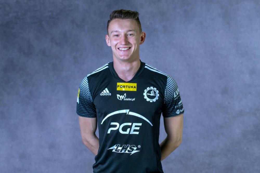 Rafał Strączek nadal będzie grał w PGE FKS Stali Mielec. (fot. Stal Mielec)