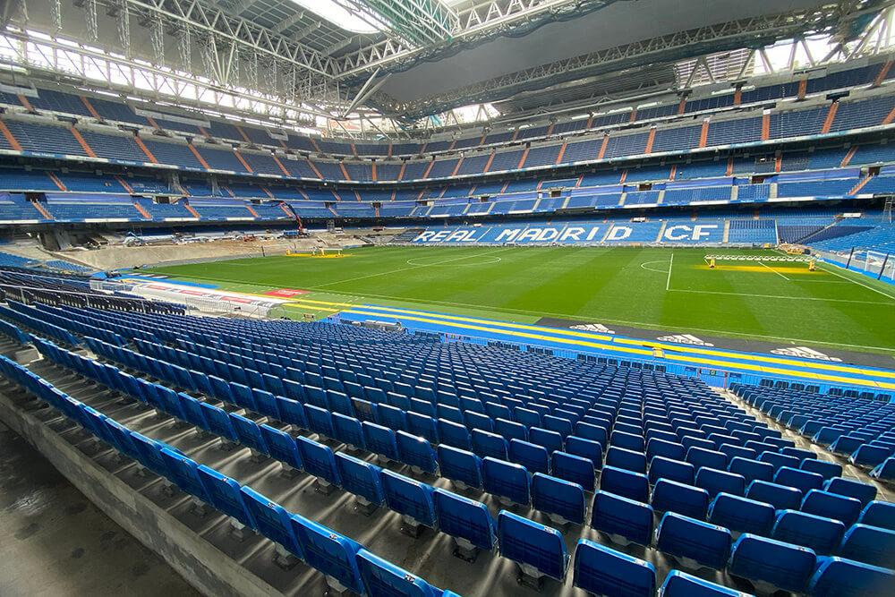 Na zdjęciu stadion Realu Madryt, w który obecnie występuje Kylian Mbappe / artykuł sponsorowany