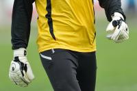 Czym charakteryzują się rękawice bramkarskie Uhlsport