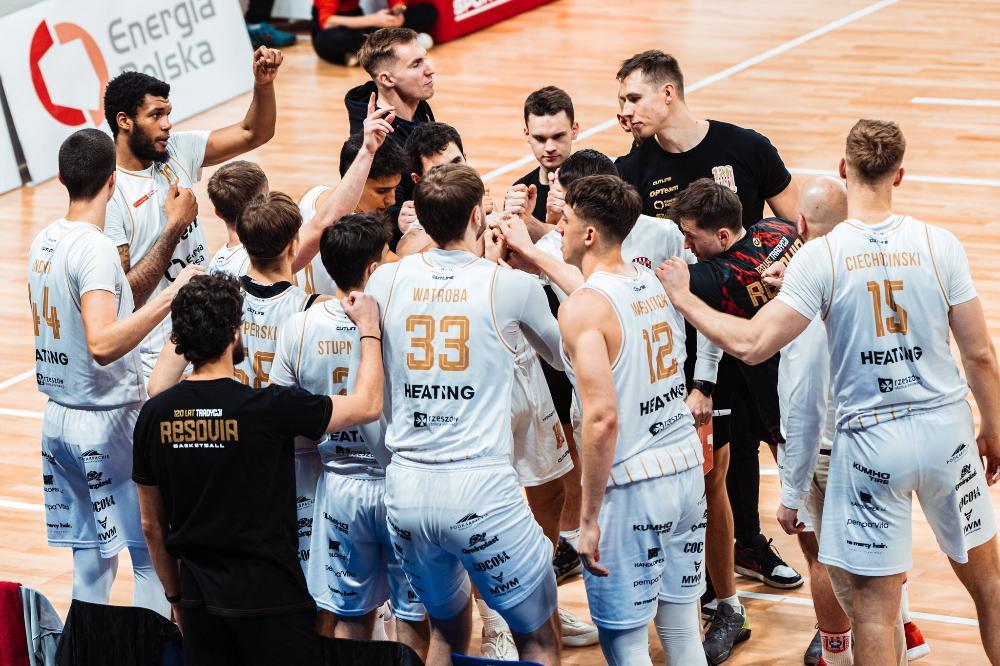Koszykarze Resovii przegrali po dogrywce z beniaminkiem (fot. Resovia Rzeszów Koszykówka)
