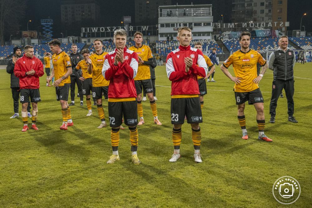 Resovia wypuściła zwycięstwo w końcówce. Podział punktów z Sandecją Nowy Sącz (fot. P. Golonka/ Resovia)