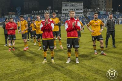 Resovia wypuściła zwycięstwo w końcówce. Podział punktów z Sandecją Nowy Sącz (fot. P. Golonka/ Resovia)