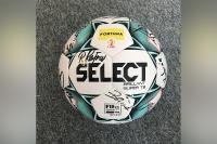 KONKURS. Do wygrania piłka meczowa 1. Ligi z autografami piłkarzy Resovii