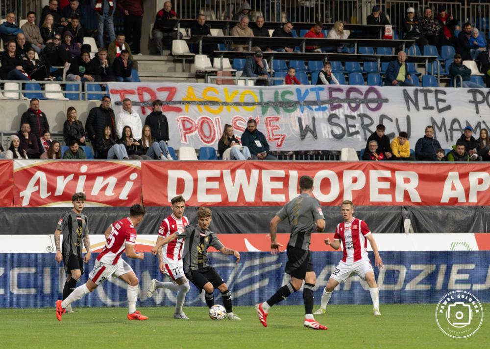 Do ogólnopolskich pretestów kibicowskich przeciwko Rafałowi Trzaskowskiemu włączyli się także kibice z Podkarpacia, m.in. fani Resovii (fot. Paweł Golonka / cwks-resovia.pl)