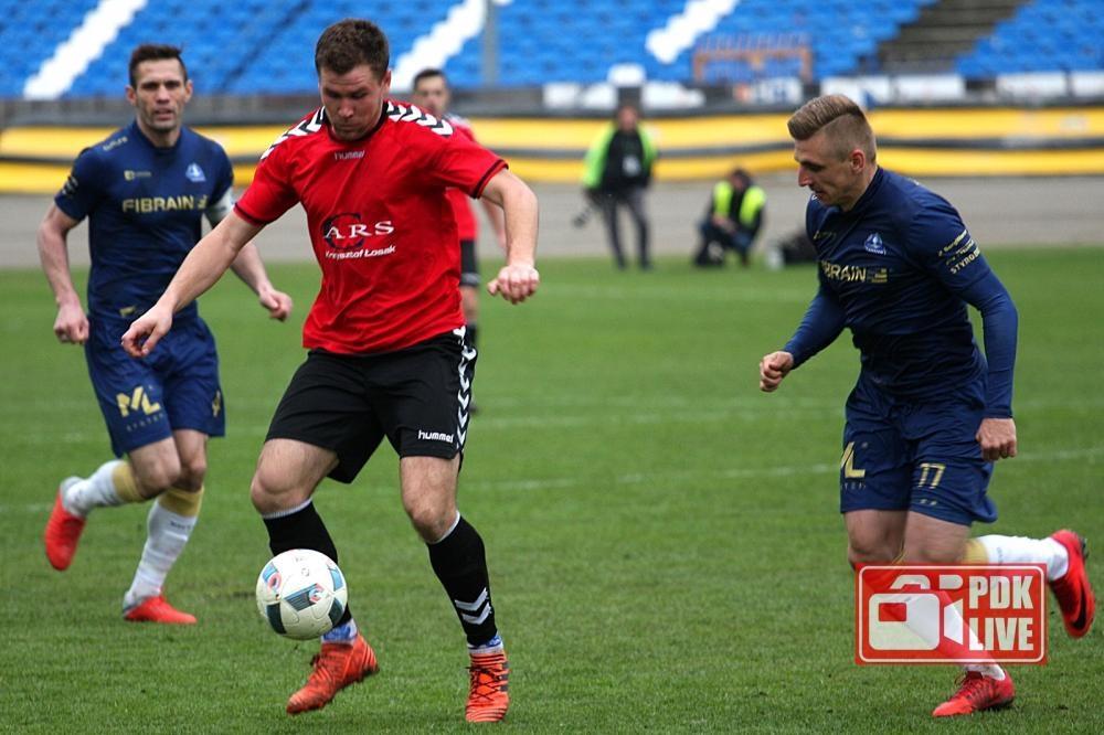 Robert Trznadel (po prawej) przedłużył umowę ze Stalą Rzeszów. (fot. Radosław Kuśmierz)