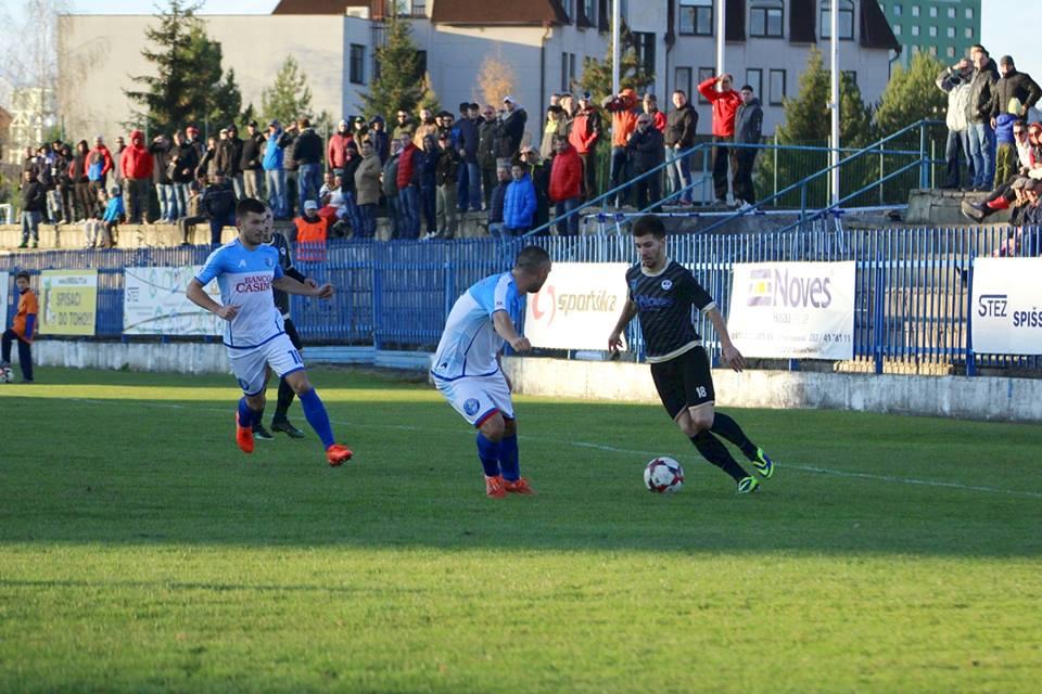 Roman Botvynnyk (pierwszy z prawej) będzie grał na wiosnę w Karpatach Krosno. fot.facebook.com/tibor.morihladko