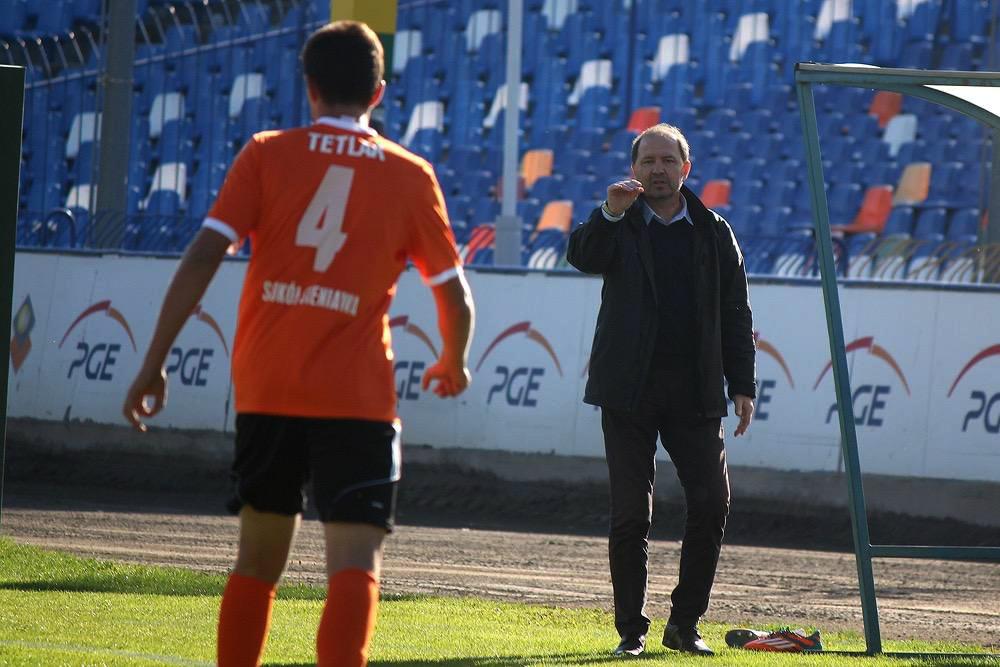 Trener Ryszard Federkiewicz szuka wzmocnien w linii ataku.