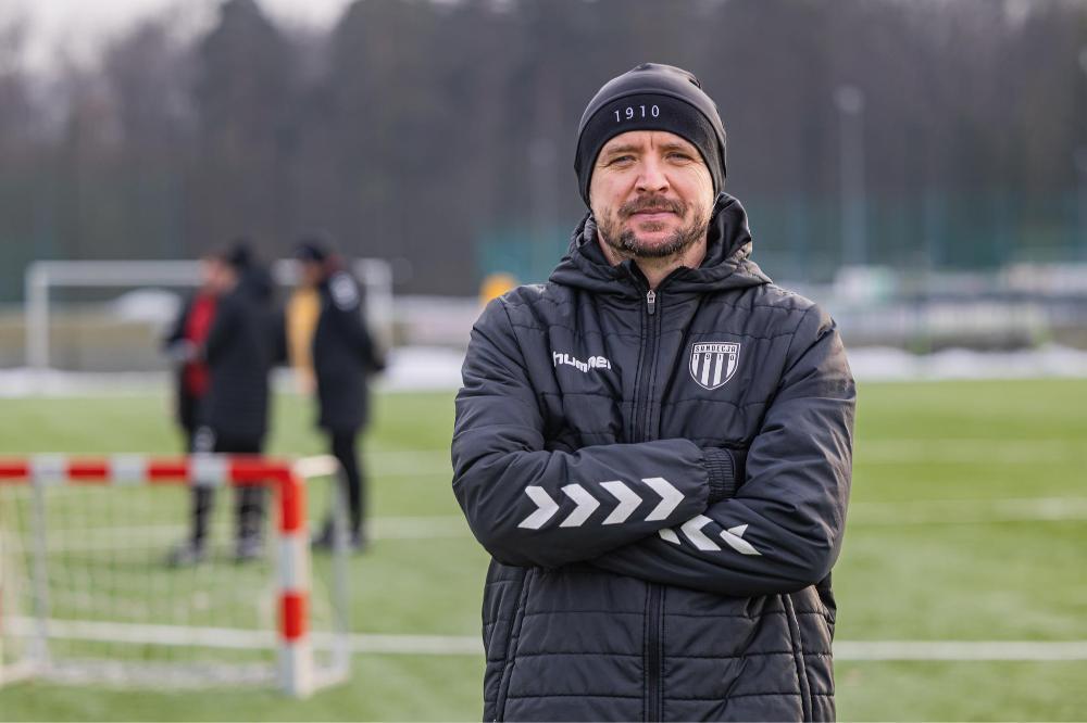 Paweł Jakióbiak asystentem trenera Rafała Smalca w Sandecji (fot. Sandecja Nowy Sącz)