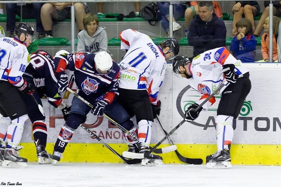Hokeiści STS-u Sanok zagrałają najprawdpodobniej w... lidze słowackiej! (fot. Tomasz Sowa)