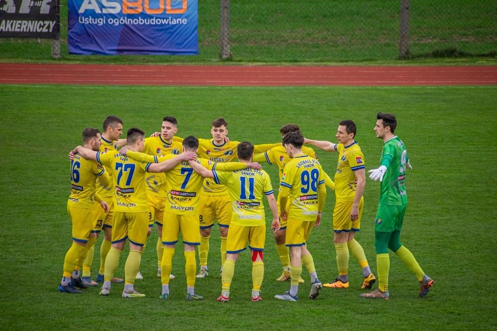 Piłkarze z Sanoka odnieśli trzecie zwycięstwo z rzędu (fot. Ekoball Stal Sanok/facebook)