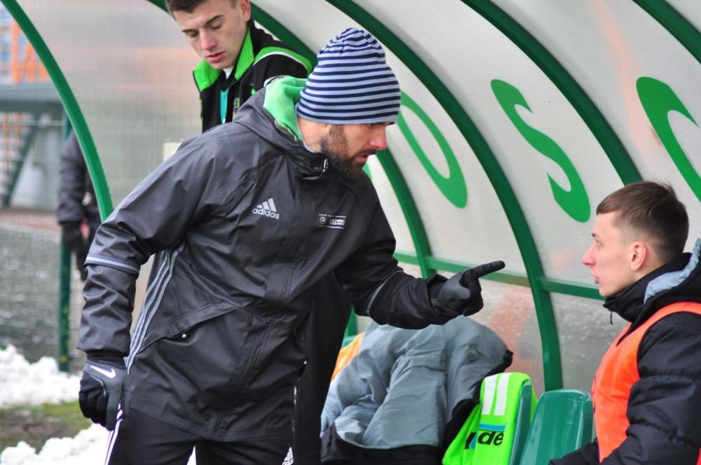 Trene Rafał Wójcik po meczu w Zambrowie nie może mieć powodów do zadowolenia... (fot. archiwum)