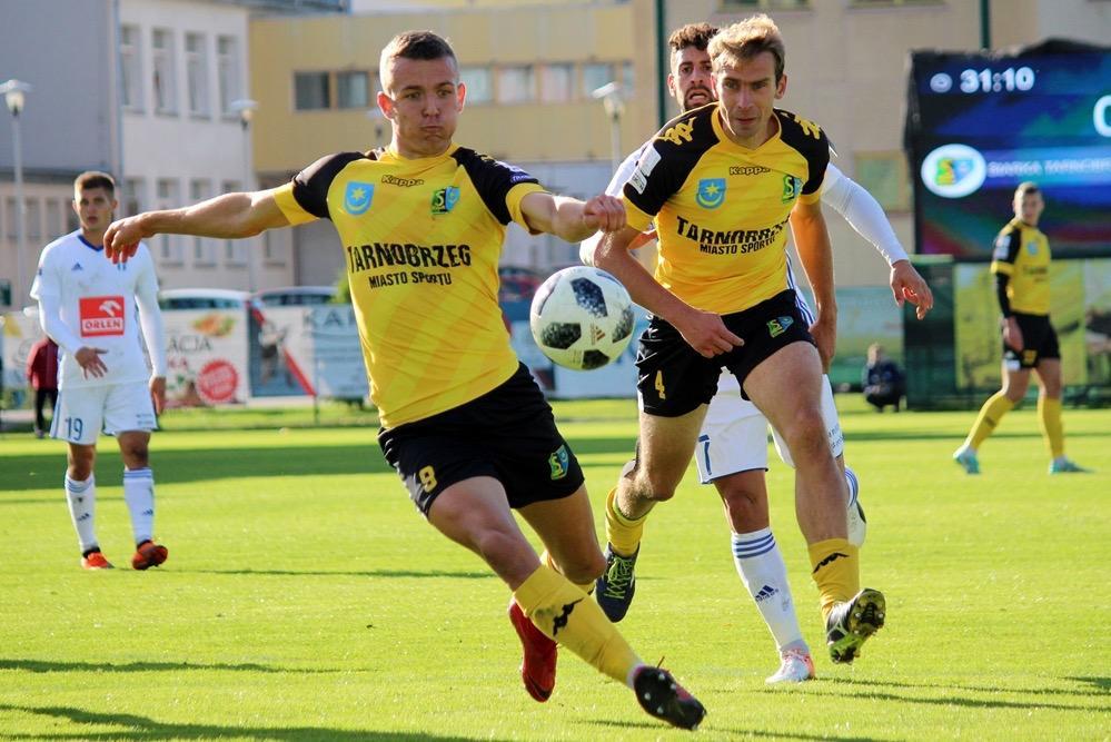 Łukasz Nadolski (na zdjęciu z prawej) przestaje pełnić funkcję asystenta trenera (fot. Radosław Kuśmierz)