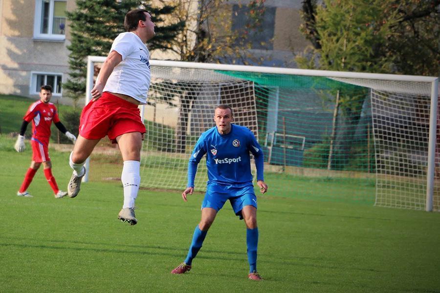 Siergiej Salyuk w niebieskim stroju, jeszcze w barwach Cosmosu Nowotaniec (fot. Natalia Styś)