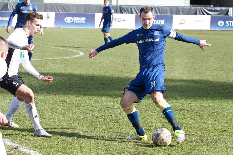 Sławomir Szeliga (z prawej) przedłużył umowę ze Stalą Rzeszów (fot. Krzysztof Krupa / stalrzeszow.pl)