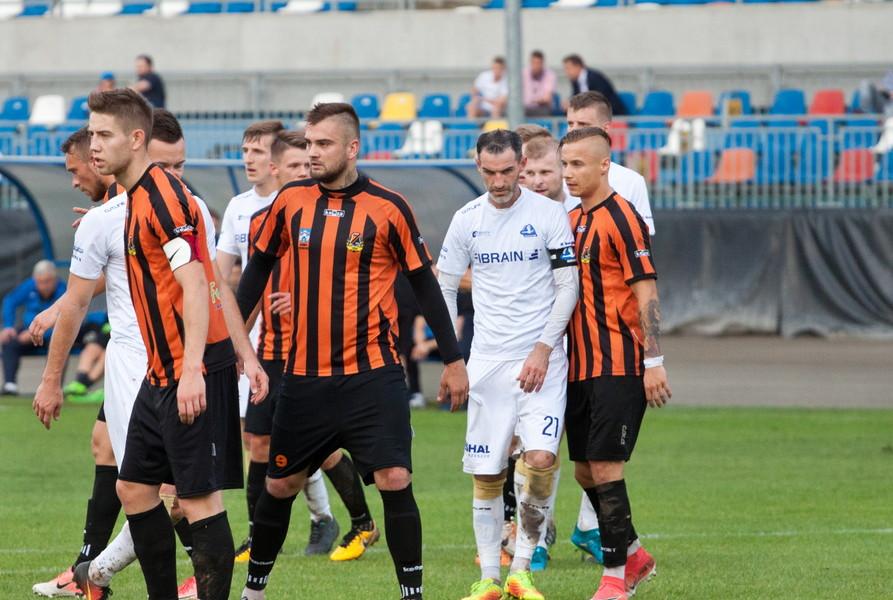 Sławomir Szeliga (drugi z prawej) prowadzi zajęcia Stali Rzeszów.