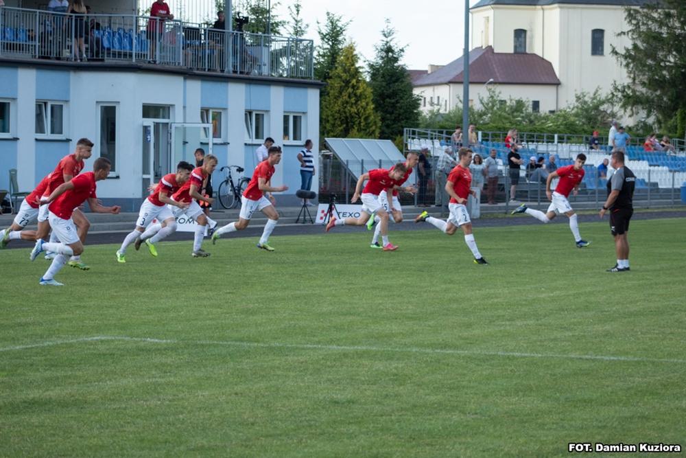 Piłkarze TEXOM Sokoła Sieniawa w meczu 34. kolejki 3 ligi gr. IV pokonali rezerwy Cracovii 2-1 (fot. Damian Kuziora)