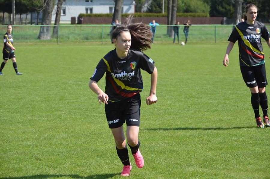 Małgorzata Kot (na pierwszym planie) zdobyła w Częstochowie gola na wagę trzech punktów. 