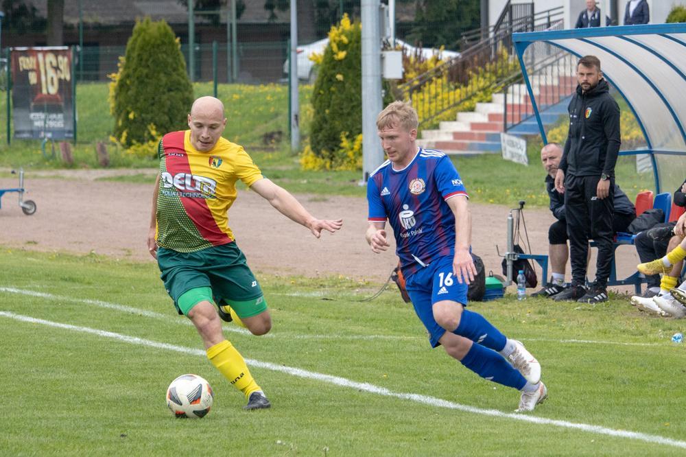 Sokół Kolbuszowa Dolna w żółto-czerwono-zielonych strojach (fot. Grzegorz Gajdzik / archiwum)