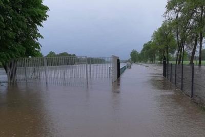 Stadion Sokoła Kolbuszowa Dolna zalany. 