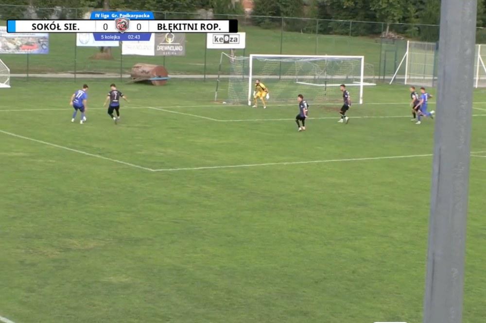Skrót meczu Sokół Sieniawa - Błękitni Ropczyce 2-0 (fot. Facebook / 100077508183210)
