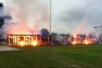Kibice Sokoła Sieniawa na meczu z Igloopolem Dębica [WIDEO]