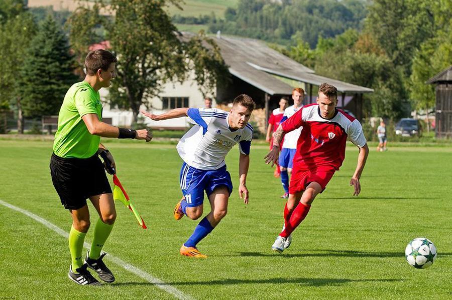 Sokół Sieniawa (białe koszulki) rozbił Stal Kraśnik (fot. archiwum)