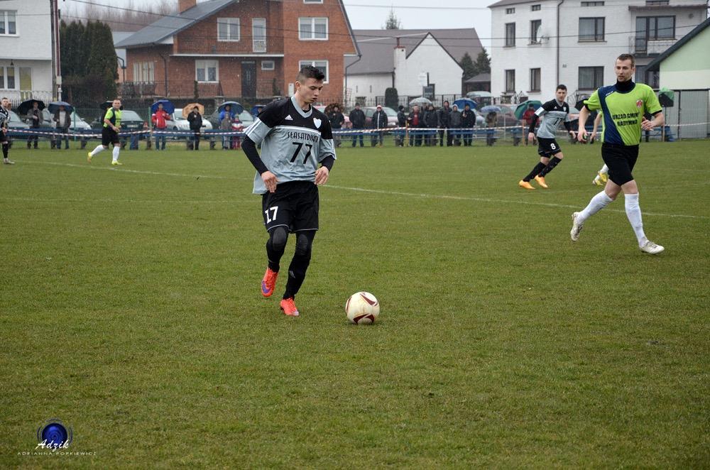 Sokół Sokolniki (w szaro-czarnych strojach) odniósł pierwsze zwycięstwo w tym sezonie (fot. Adrianna Popkiewicz / archiwum)