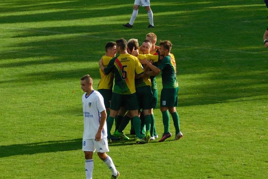 Sokół Kolbuszowa Dolna odnotował pierwsze w historii klubu zwyciestwo w 4 lidze podkarpackiej. Pokonali Stal Gorzyce. (fot. Stal Gorzyce)